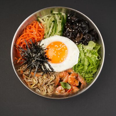 Пибимпаб с тигровыми креветками в Momo Chicken Korean по цене 799 ₽