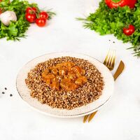 Гуляш мясной с гречкой в У Палыча. С пылу, с жару!