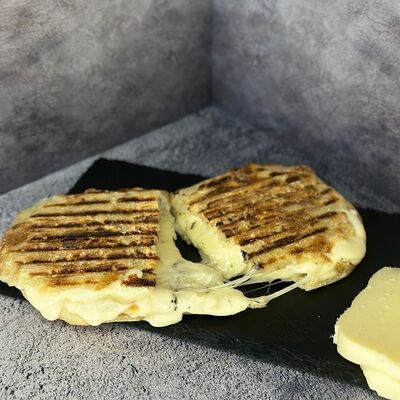 Сырная пита в GyroBar по цене 240 ₽