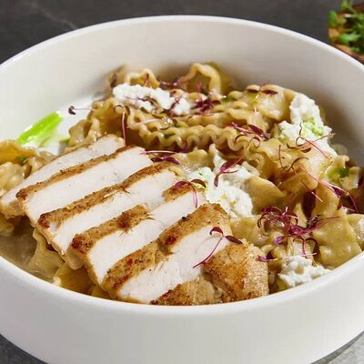 Мафальдине с цыплёнком и соусом грибной вишисуазв Гастробар DOM по цене 850 ₽