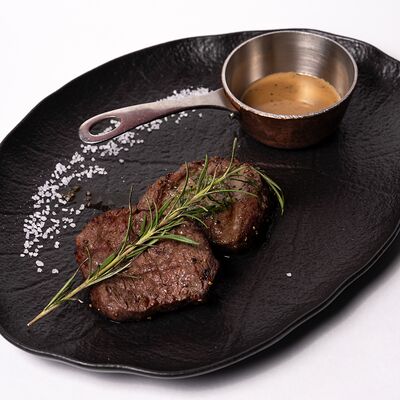 Медальоны из говядины в Голый повар по цене 1800 ₽