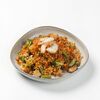 Жареный рис с курицей, креветкой и овощами в Матрешка по цене 420