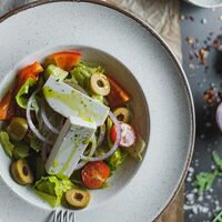 Греческий с сыром фета в The Spot