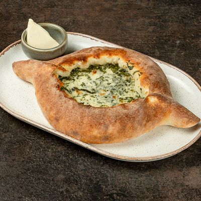 Хачапури по-аджарски со шпинатом и мятой в Лари по цене 980 ₽