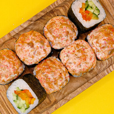Ролл Сяке хоте в Food74 Court Суши Пицца по цене 590 ₽