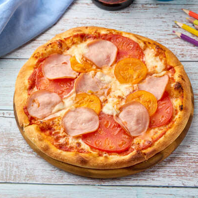 Пицца с ветчиной, томатами и моцареллой в Plov Project по цене 390 ₽
