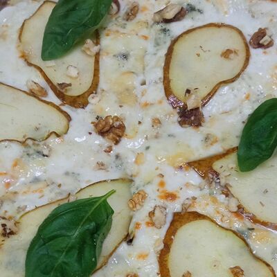 Пицца груша-горгонзола в Сушилка по цене 1022 ₽