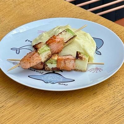 Шашлычок из форели с цукини и картофельным пюре в К16 по цене 680 ₽
