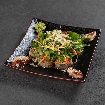 Ролл темпура с угрем с листьями салата в Маймун по цене 790