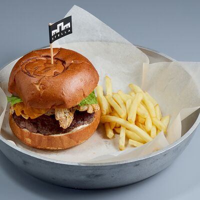 Бургер с говядиной и грибами в Stella Lounge по цене 40 р.