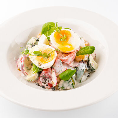 Овощной салат с йогуртовой заправкой в Udcкафе Upside Down Cake по цене 490 ₽