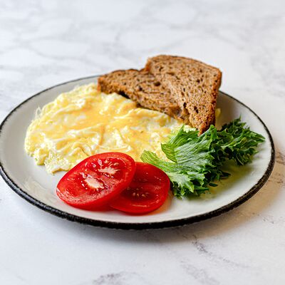 Завтрак с скрэмблом в Stories по цене 300 ₽