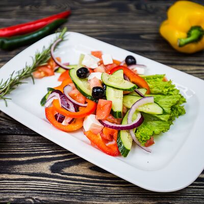 Салат Греческий в Шеф рекомендует шашлыки по цене 715 ₽