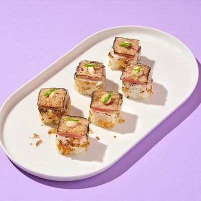 Ролл с опаленным тунцом в Pop Art Pizza по цене 436 ₽