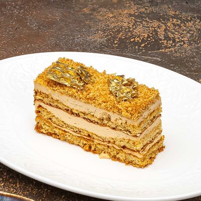 Карамельный медовик в Gastroli Grill по цене 410 ₽
