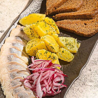 Сельдь с картофелем в Stories по цене 430 ₽