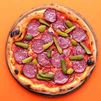 Салями с корнишонами и кранч-луком в Молния по цене 4300 ₸