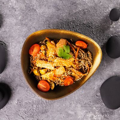 Соба с лососем в соусе Терияки в Суши Гурмэ по цене 490 ₽