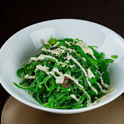 Салат чука в Васаби по цене 450 ₽