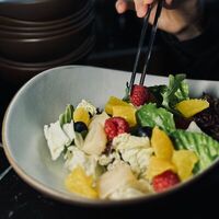 Салат с гребешком и апельсином в The Hound