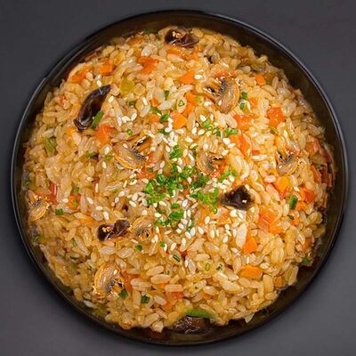 Жареный рис с овощами в Bluefin по цене 570 ₽