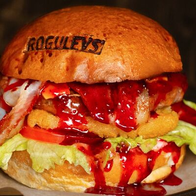 РогБургер Брусничный в Rogulevs Burgers по цене 670 ₽