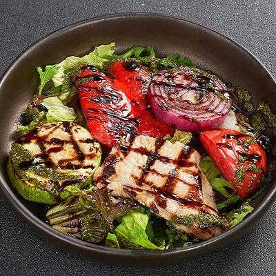 Гриль-салат с индейкой в Lafa Lounge по цене 660 ₽