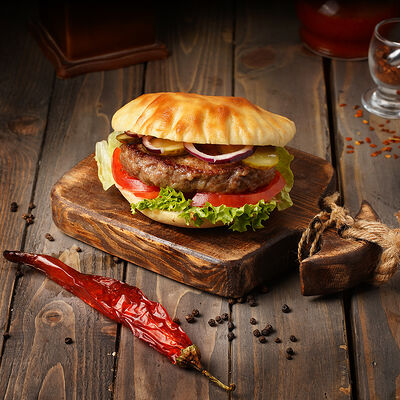 Плескавица Свино-говяжья в Балкан Гриль Вкус Сербии по цене 730 ₽