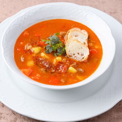 Суп Мясной гуляшв Chento по цене 630 ₽