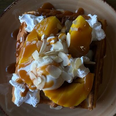 Вафля Манго в сливках в Миндаль Coffee & Food по цене 319 ₽