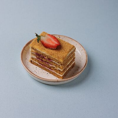 Медовик в Сладко Вкусно по цене 450 ₽