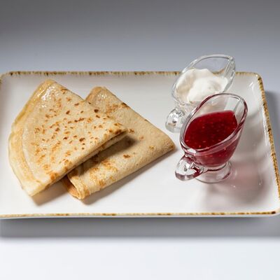 Блинчики с клубничным вареньем и сметаной в Пепперони по цене 280 ₽