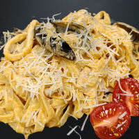 Том ям в Пицца vs Роллы