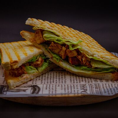 Сэндвич с курицейв Я здесь! по цене 250 ₽