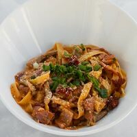 Паста Свинина с беконом и вялеными томатами в Паста-бар Зерно