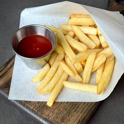 Картофель фри с кетчупом в Гости, бистро по цене 230 ₽
