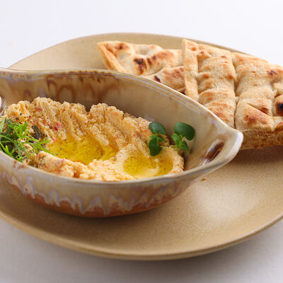 Мезе тирокафтери с питой в АВЛИ бистро по цене 350 ₽