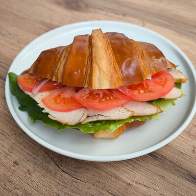 Круассан с курицей в Панеттоле по цене 345 ₽