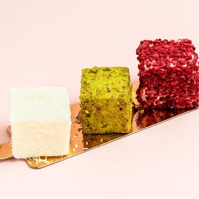 Птичье молоко Ассорти Кокос, малина, фисташка в Кекслав по цене 320 ₽