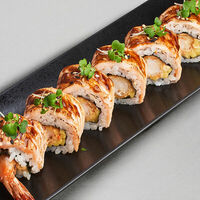 Ролл с лососем и креветкой в темпуре в Mojo