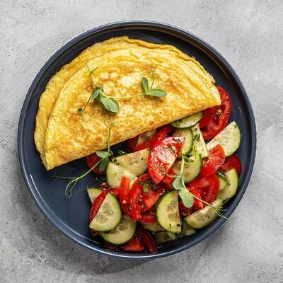 Омлет с летним салатом в Fritto по цене 490 ₽