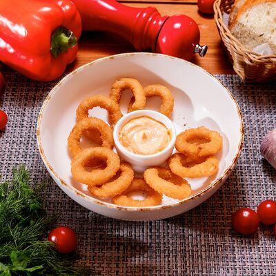 Луковые кольца с соусом спайси в Золотая прага по цене 485 ₽