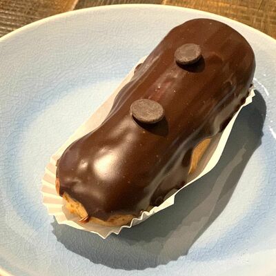 Эклер шоколадный в Дача по цене 200 ₽