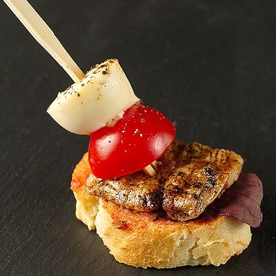 Кростини с куриным филе в Brusketta.pro по цене 189 ₽