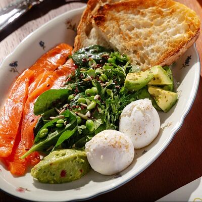 Завтрак Ava с лососем в Ava bistro по цене 1150 ₽