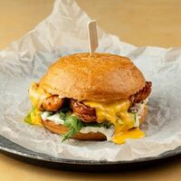 Чизбургер с куриным стрипсом в Рестобар