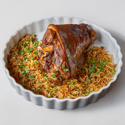 Свиная рулька с капустой в Бибирево по цене 1800 ₽