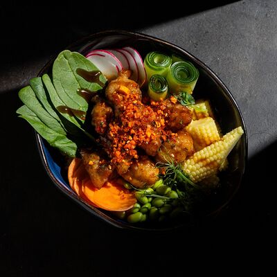 Боул с курочкой карраге в Tangiers Lounge по цене 790 ₽