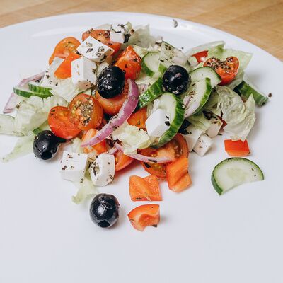 Греческий салат в Мастер шашлыка по цене 370 ₽