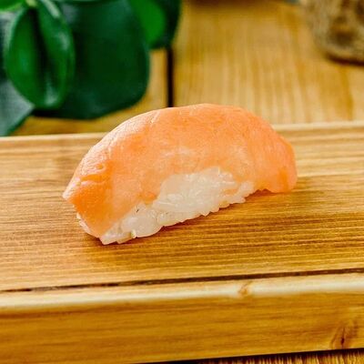 Суши с лососем в Белый Аист по цене 175 ₽